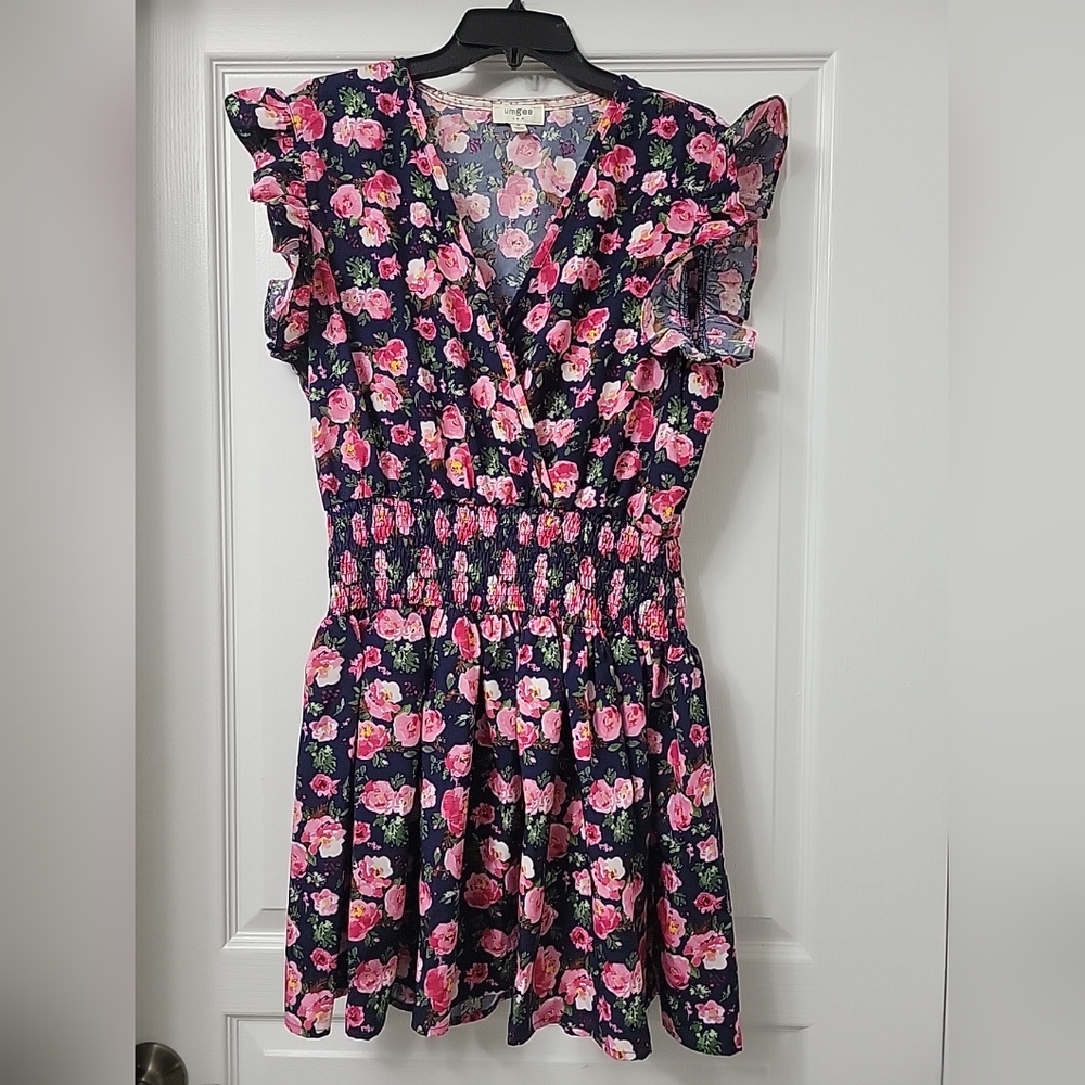 Umgee Dress Size M Pink Floral Navy BackgroundElastic Waist Short Flutter Sleeve